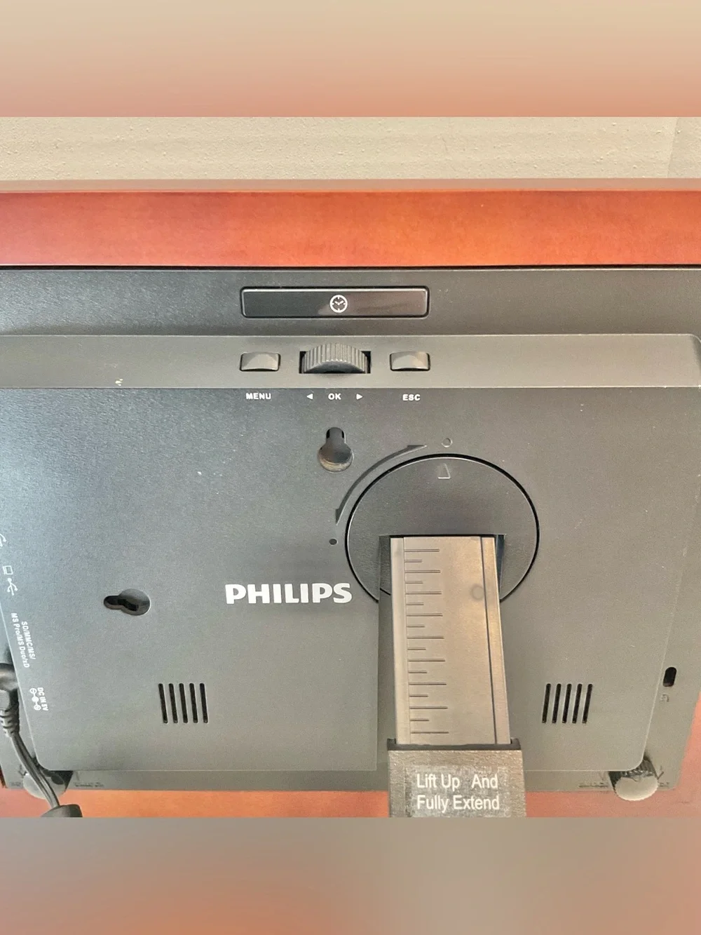 Philips Home Essentials Digital LCD Photo Frame 9” Mahogany Works perfectly
